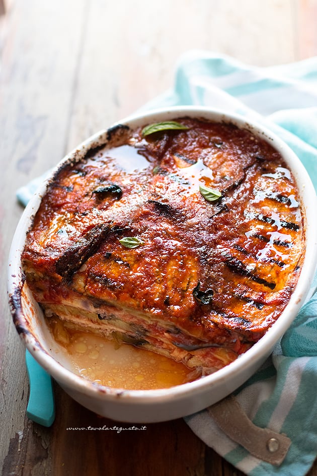 Come fare la parmigiana di melanzane con prosciutto cotto