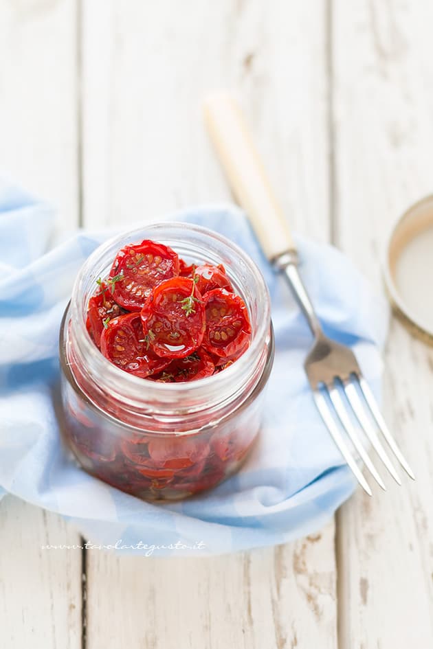 Conservare i pomodorini confit - Ricetta di Tavolartegusto