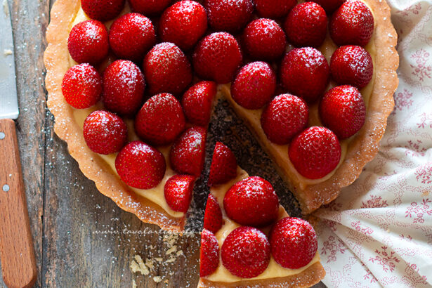 Crostata alla mandorle e fragole