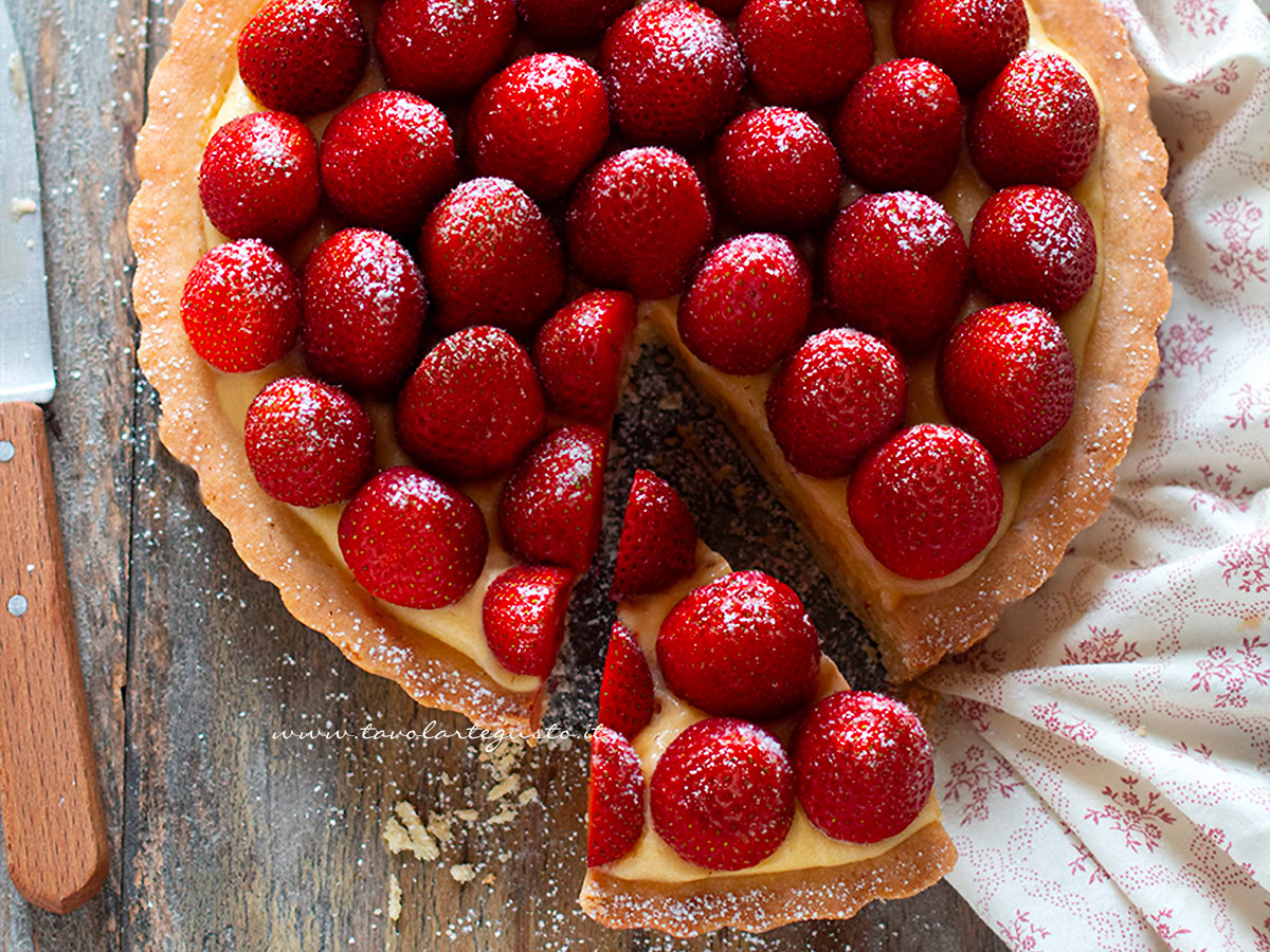 Crostata alla mandorle e fragole