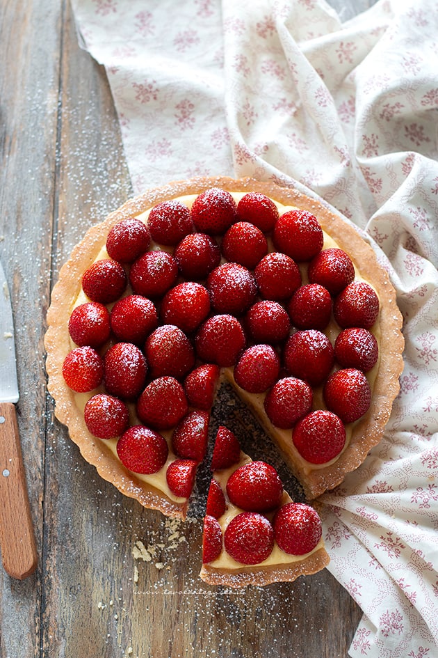 Crostata alle mandorle e fragole