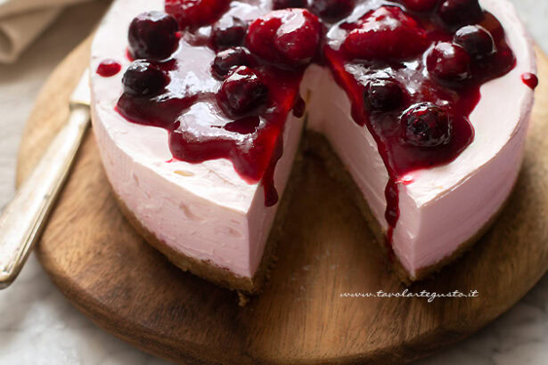 Cheesecake ai frutti di bosco - Ricetta di Tavolartegusto