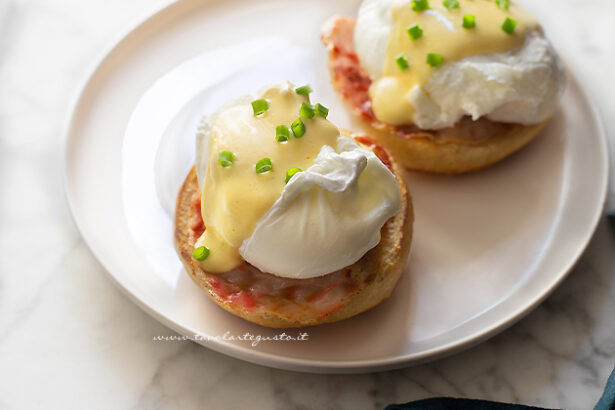 Uova alla benedict - Ricetta di Tavolartegusto