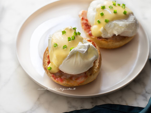 Uova alla benedict - Ricetta di Tavolartegusto