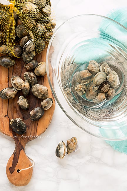 come far spurgare le vongole - Ricetta di Tavolartegusto