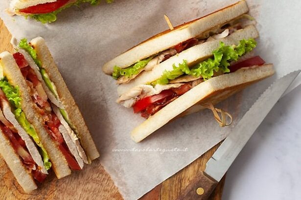 club sandwich - Ricetta di Tavolartegusto