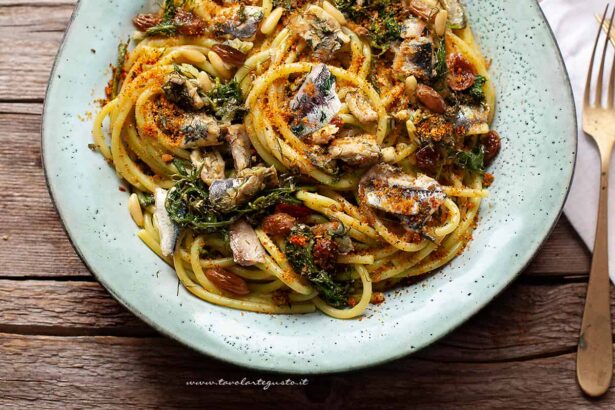 Pasta con le sarde - Ricetta di Tavolartegusto