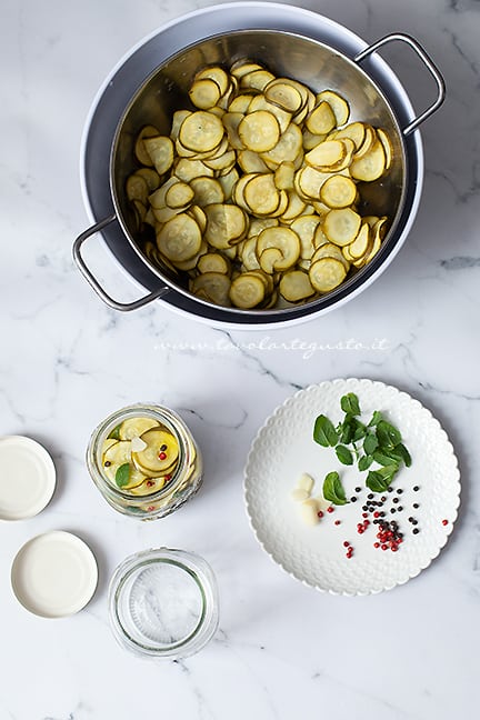 invasare le zucchine sottolio