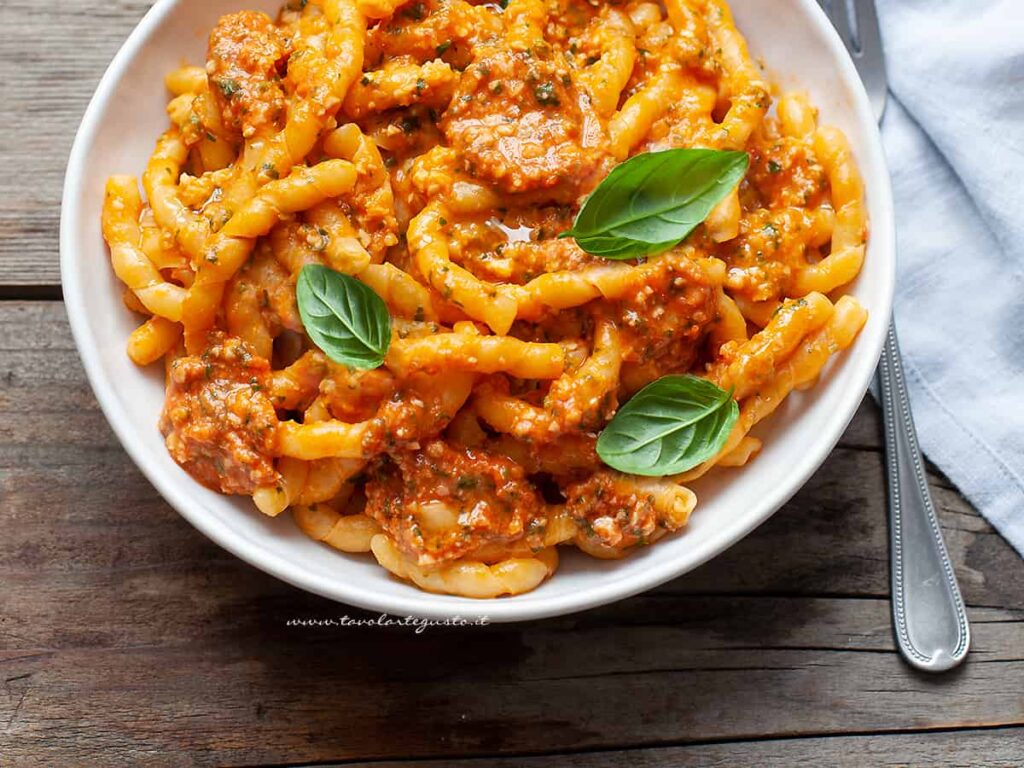 Busiate alla trapanese la Ricetta originale dalla Pasta alla trapanese