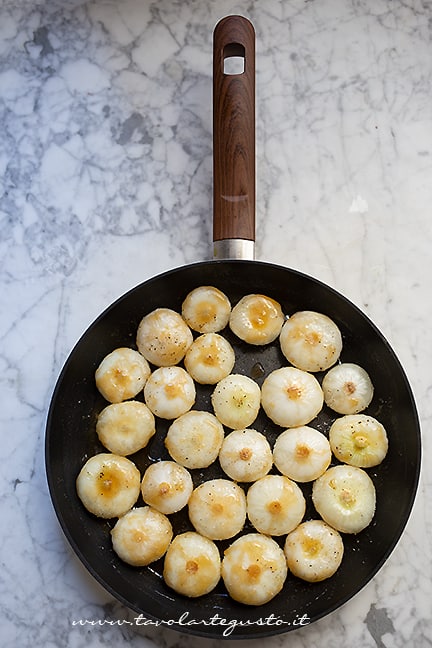 cuocere le cipolline in agrodolce - Ricetta di Tavolartegusto