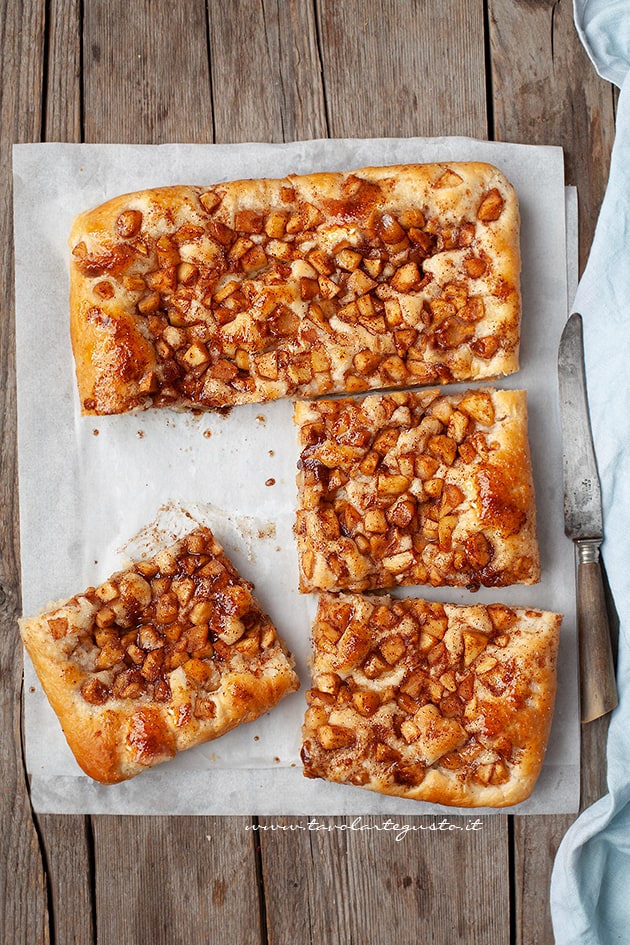 schiacciata di mele - Ricetta di Tavolartegusto