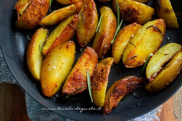 Patate in padella - Ricetta di Tavolartegusto