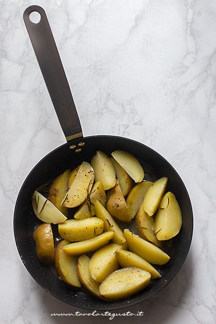 come fare le patate in padella