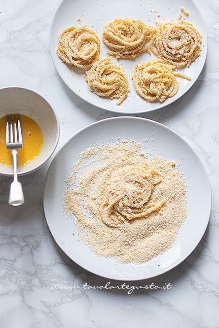 come fare i nidi di spaghetti fritti - Ricetta di Tavolartegusto