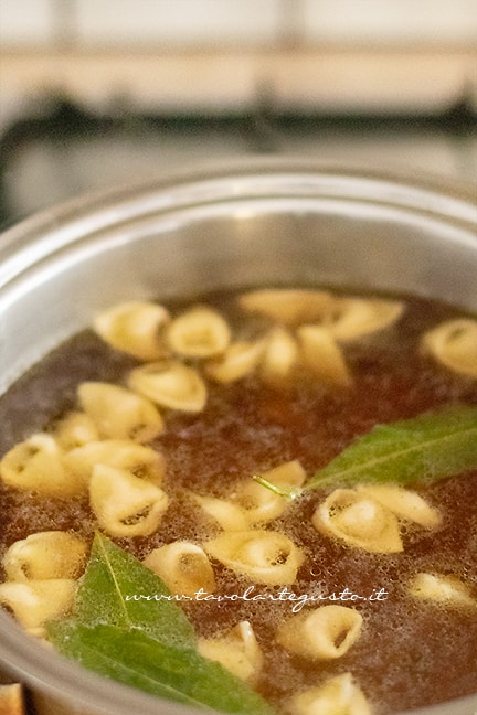 come fare i tortellini in brodo