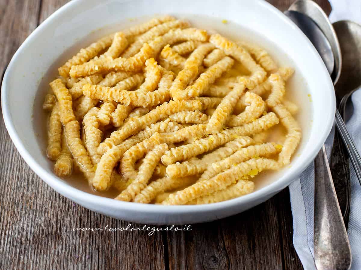 Passatelli: Ricetta originale dei passatelli in brodo (con foto passo passo)