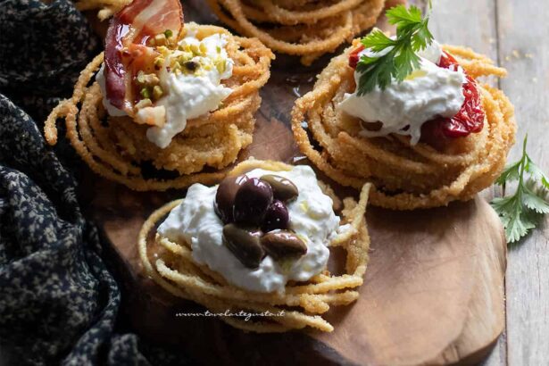 spaghetti fritti ricetta - Ricetta di Tavolartegusto