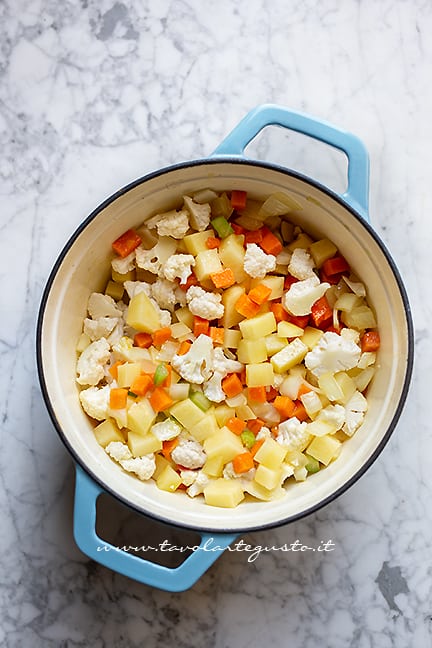 come cuocere il minestrone di verdure - Ricetta di Tavolartegusto