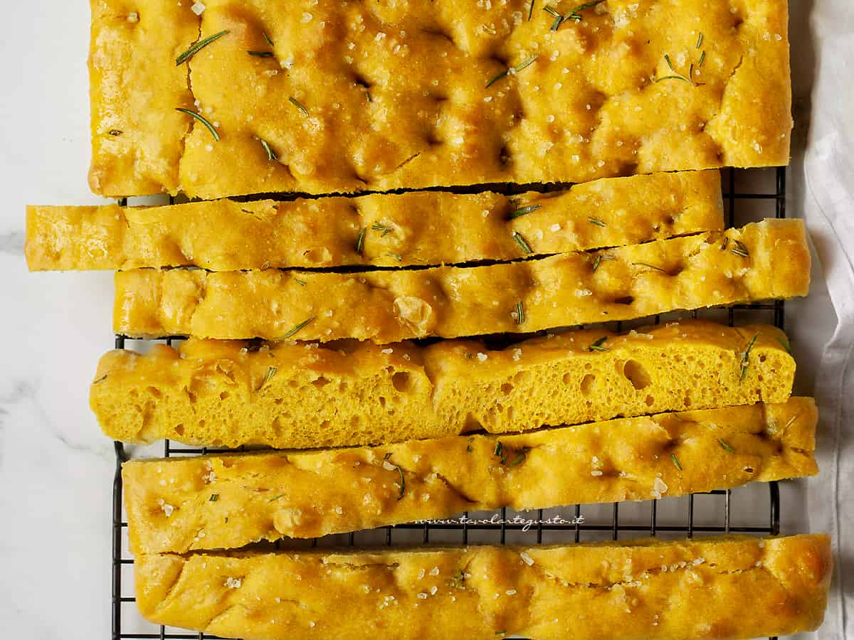 focaccia alla curcuma