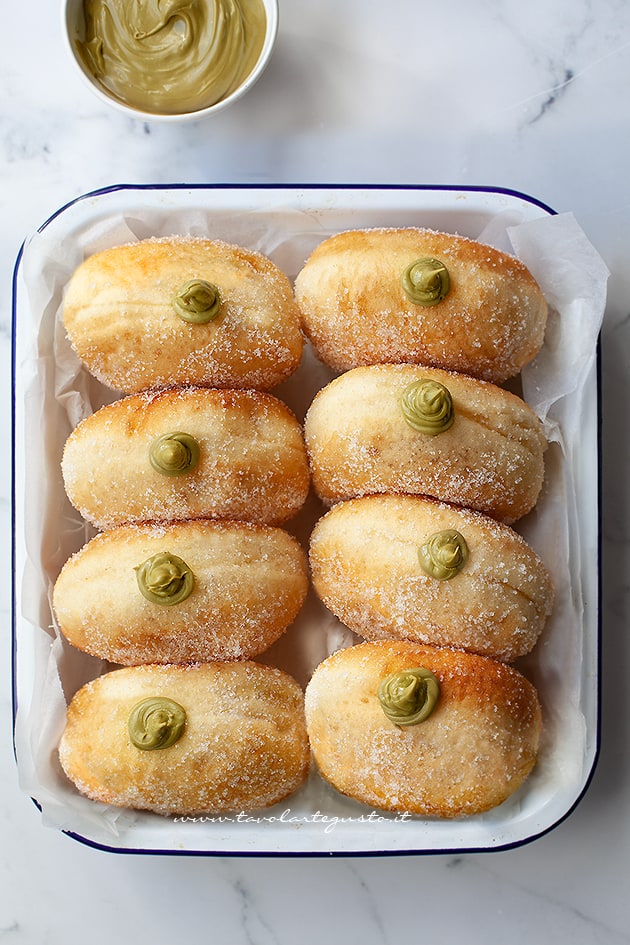 come fare i bomboloni al pistacchio