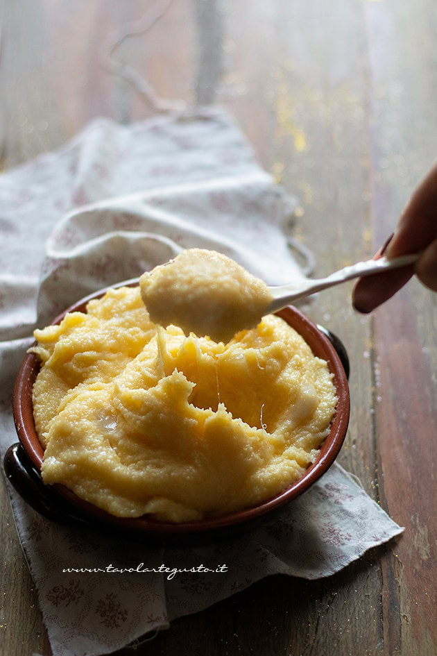 come fare la polenta concia - Ricetta di Tavolartegusto