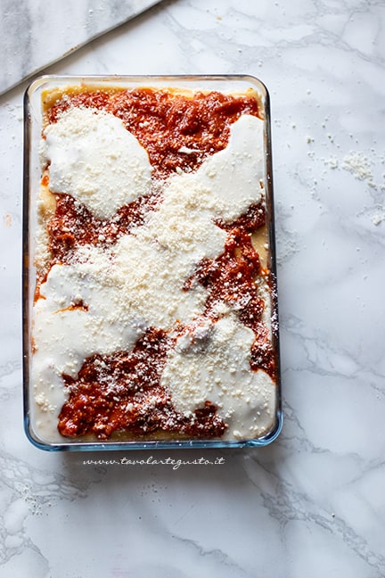 cuocere le lasagne alla bolognese