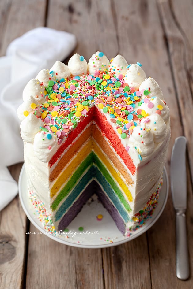 torta arcobaleno ricetta rainbow cake - Ricetta di Tavolartegusto