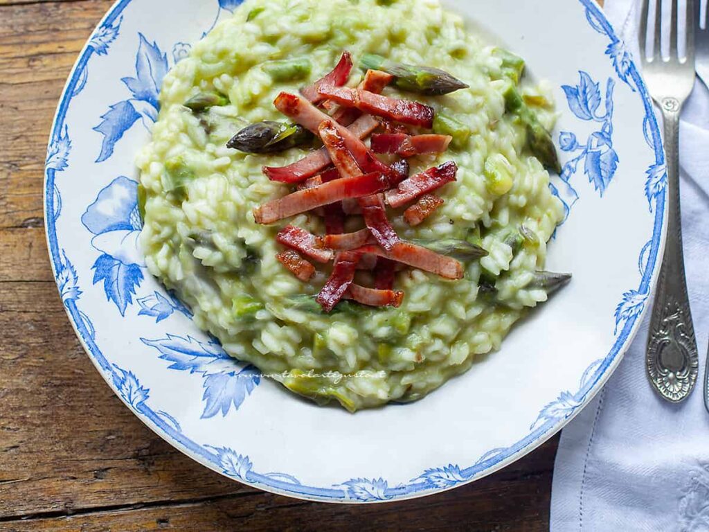 Risotto asparagi e speck (cremoso e saporito) Ricetta veloce