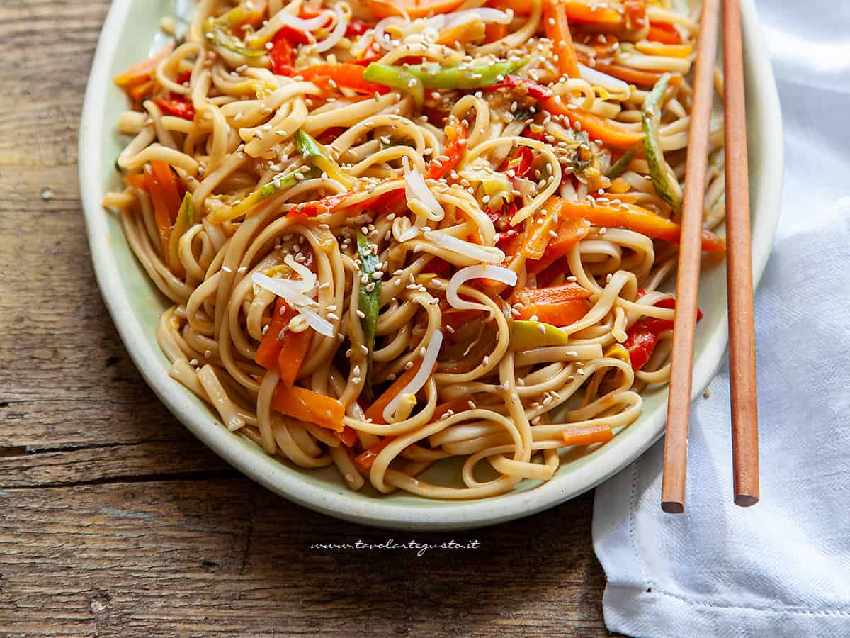 noodles con verdure