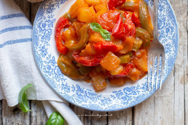 peperonata con patate - Ricetta di Tavolartegusto