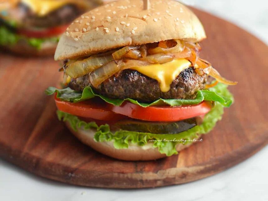 cheeseburger - Ricetta di Tavolartegusto