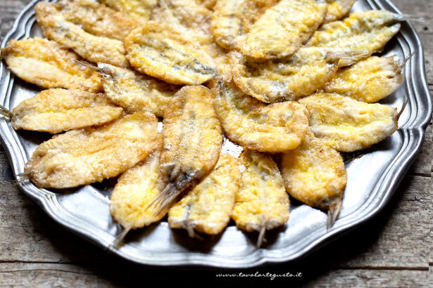 Alici fritte - Ricetta di Tavolartegusto