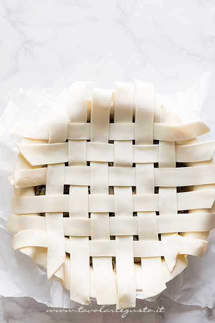 Come fare l'intreccio di pasta brisè 2- Ricetta Pizza di Scarola