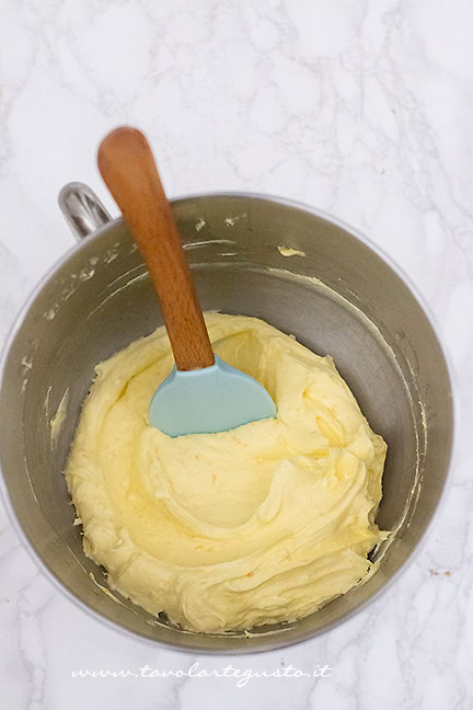 crema di burro e uova per frolla montata