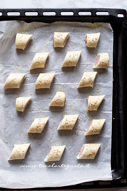 cuocere i rustici ai wurstel