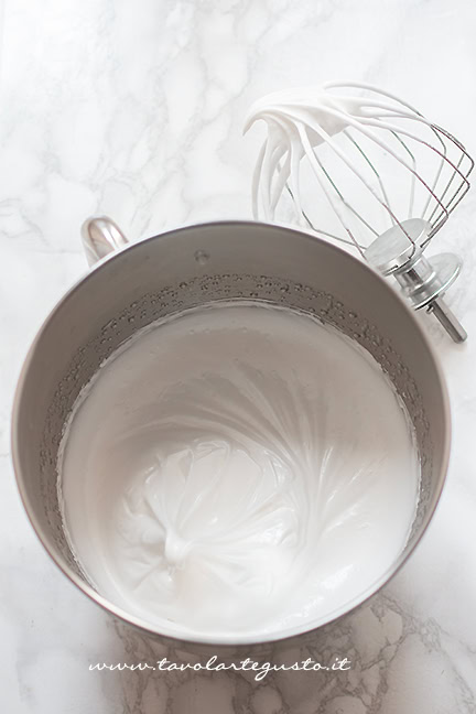 meringa italiana soffice e stabile