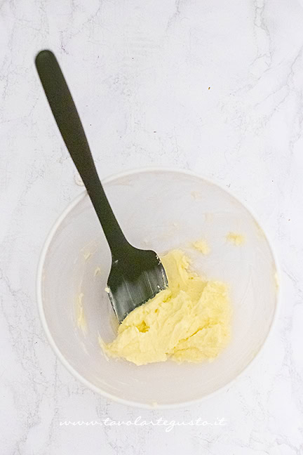 montare il burro per i canestrelli