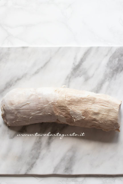 tagliare a fette il vitello tonnato