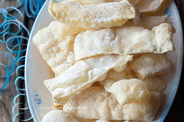 chiacchiere senza uova - Ricetta di Tavolartegusto