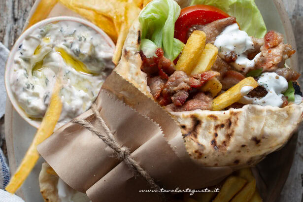 gyros (pita gyros) - Ricetta di Tavolartegusto