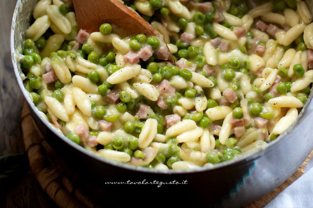 pasta piselli e prosciutto - Ricetta di Tavolartegusto