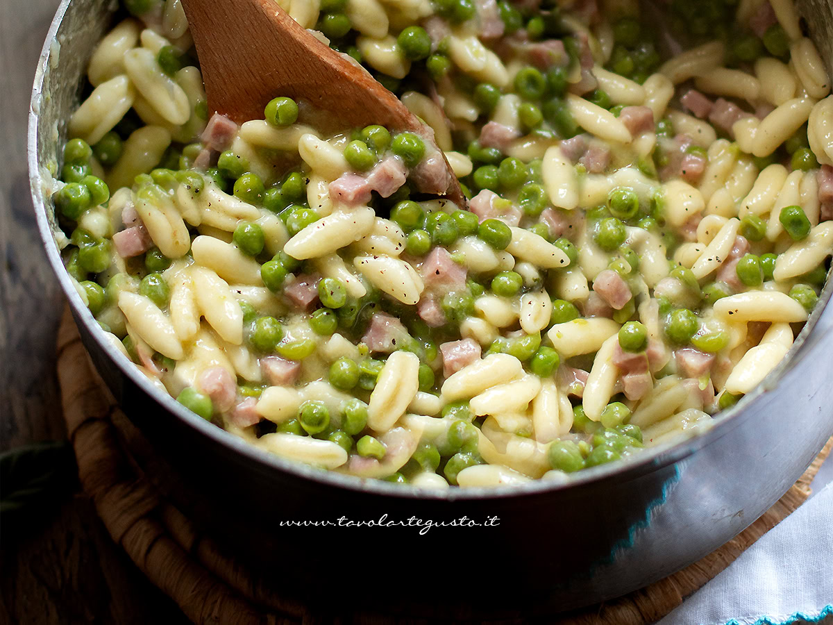 pasta piselli e prosciutto - Ricetta di Tavolartegusto - Ricetta di Tavolartegusto