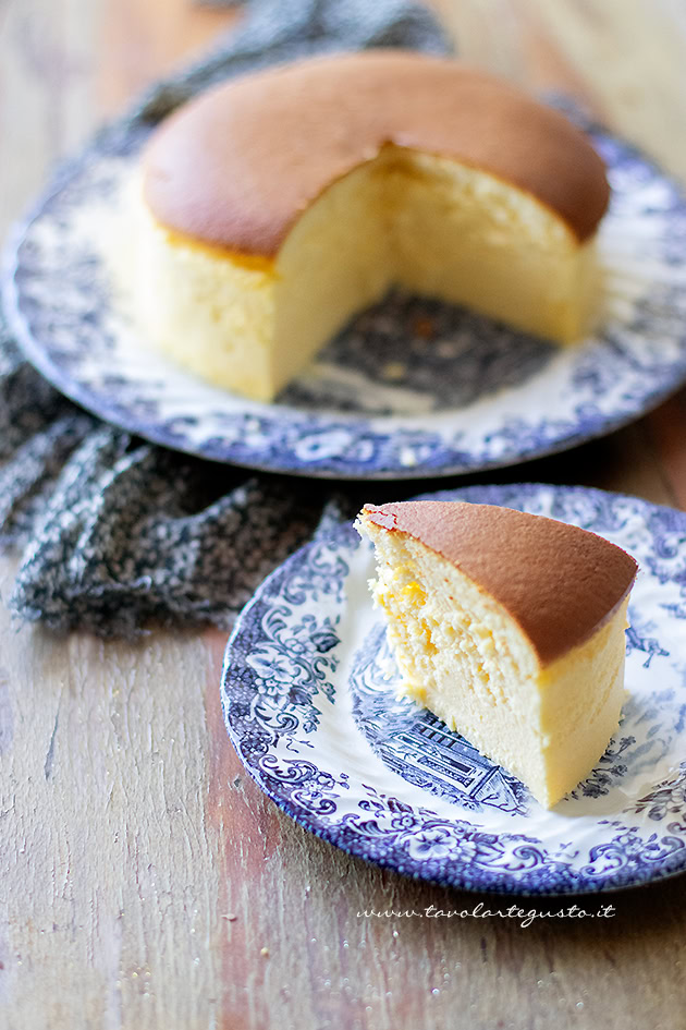 fetta di cheesecake giapponese