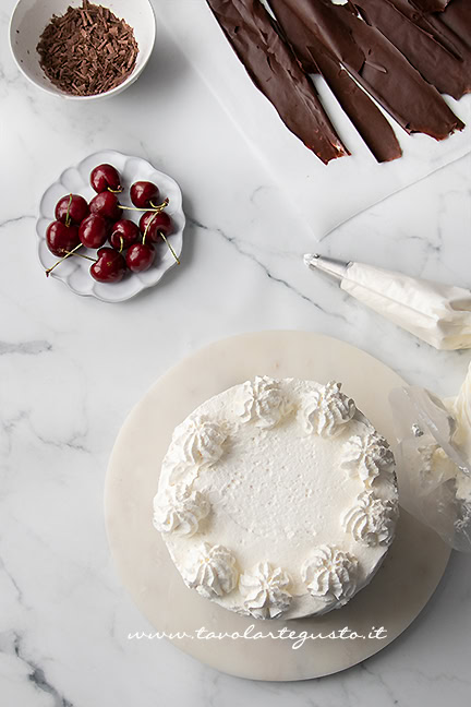 decorare la torta foresta nera