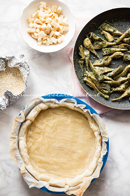 assemblare la sfogliata con carciofi