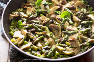 carciofi e asparagi in padella