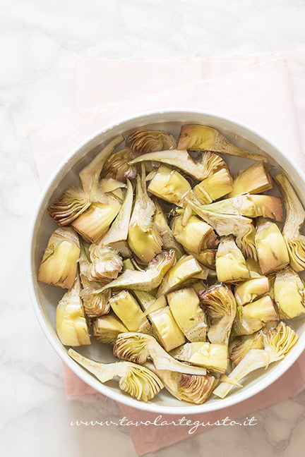 pulire i carciofi per la sfogliata con carciofi