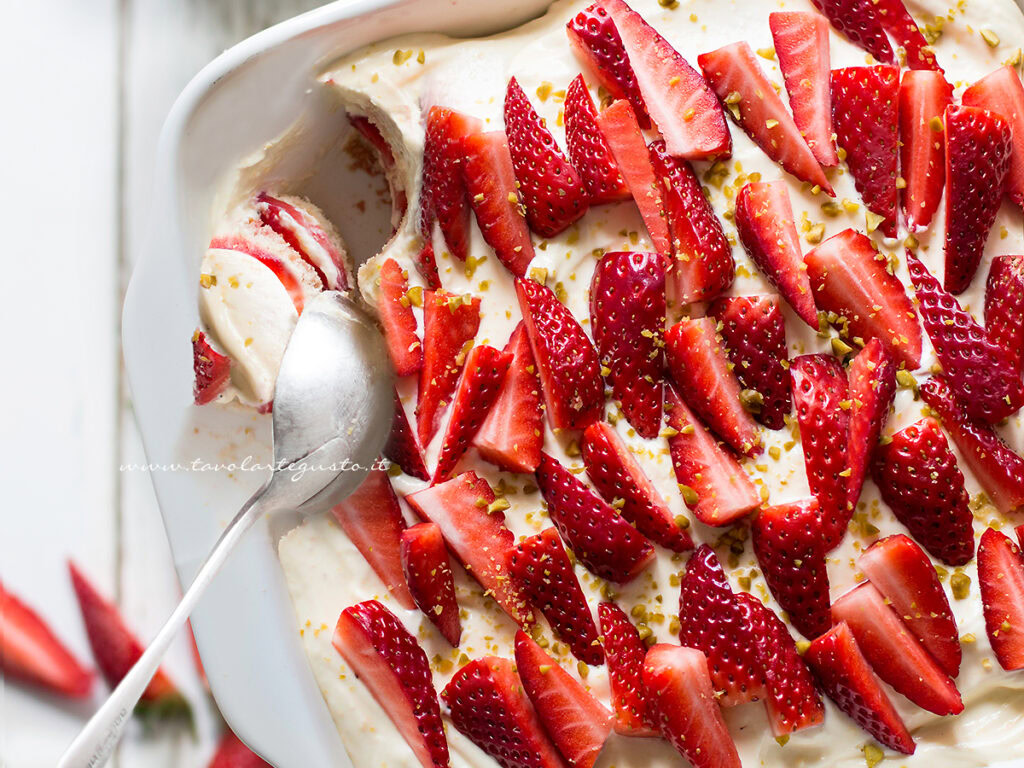 Tiramisù alle fragole con uova pastorizzate