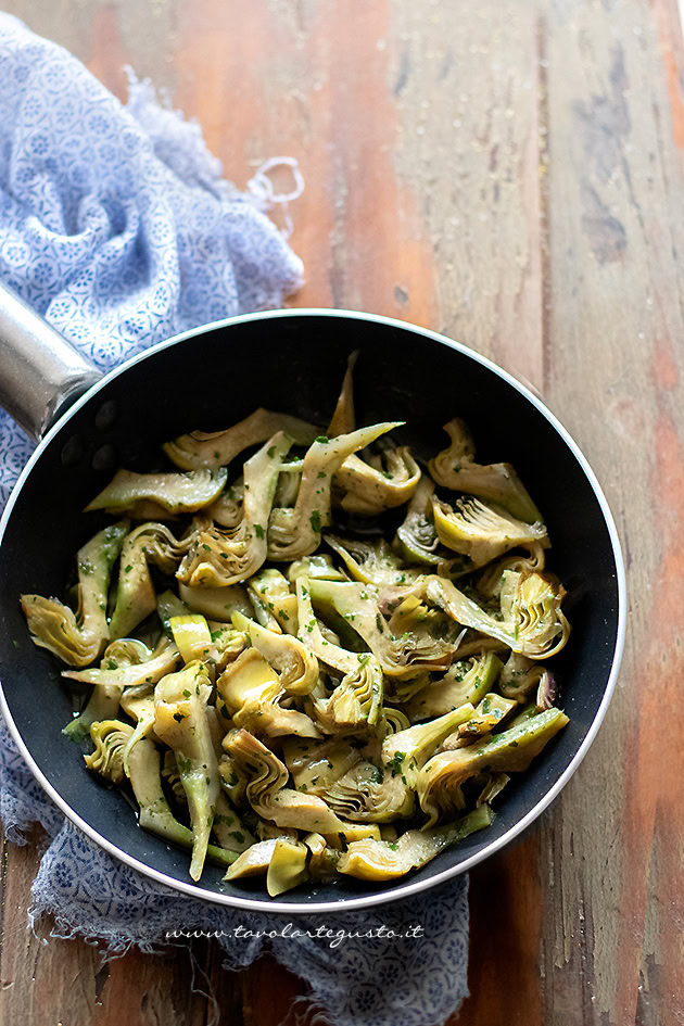 carciofi in padella - carciofi trifolati