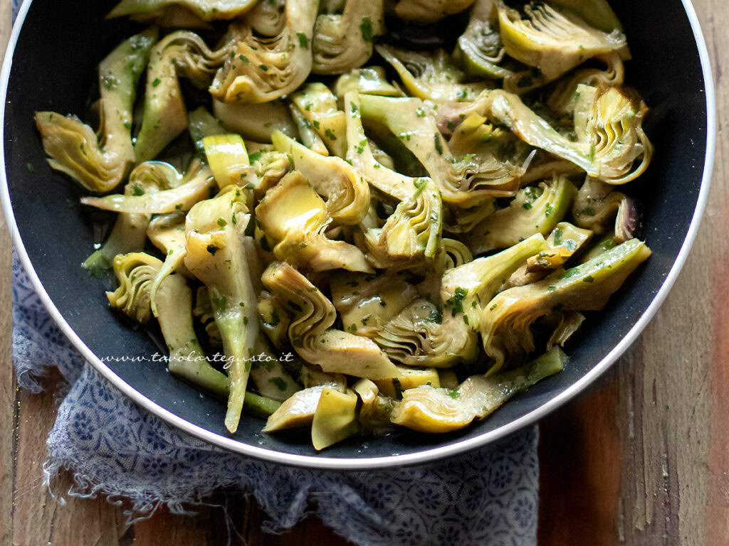 carciofi trifolati in padella